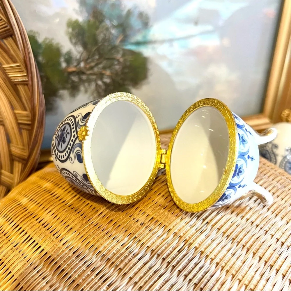 Vintage Glass Porcelain Blue White Rose Egg trinket container